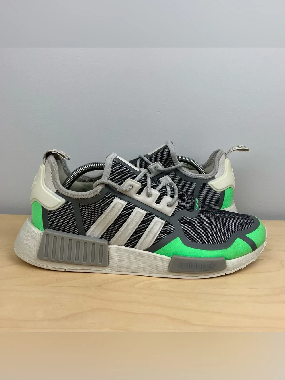 Adidas Men’s Size 10.0 NMD R1 Gray Screaming Green White Athletic Running Shoes